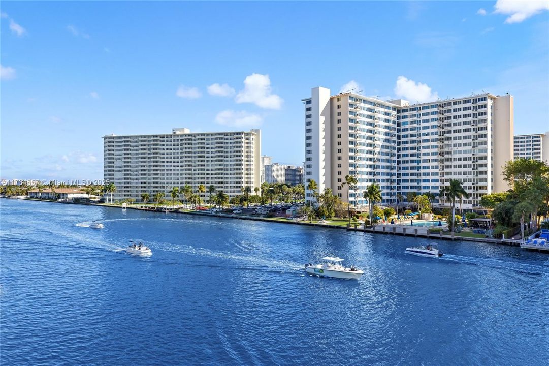 Recently Sold: $1,998,000 (3 beds, 3 baths, 2126 Square Feet)