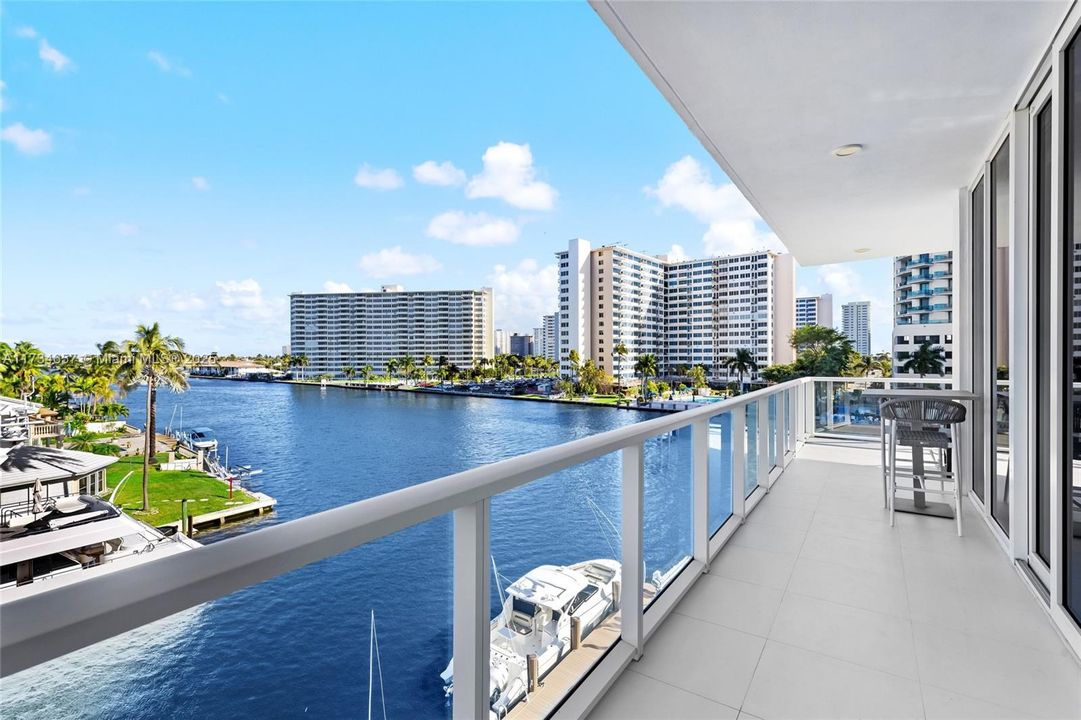 Recently Sold: $1,998,000 (3 beds, 3 baths, 2126 Square Feet)