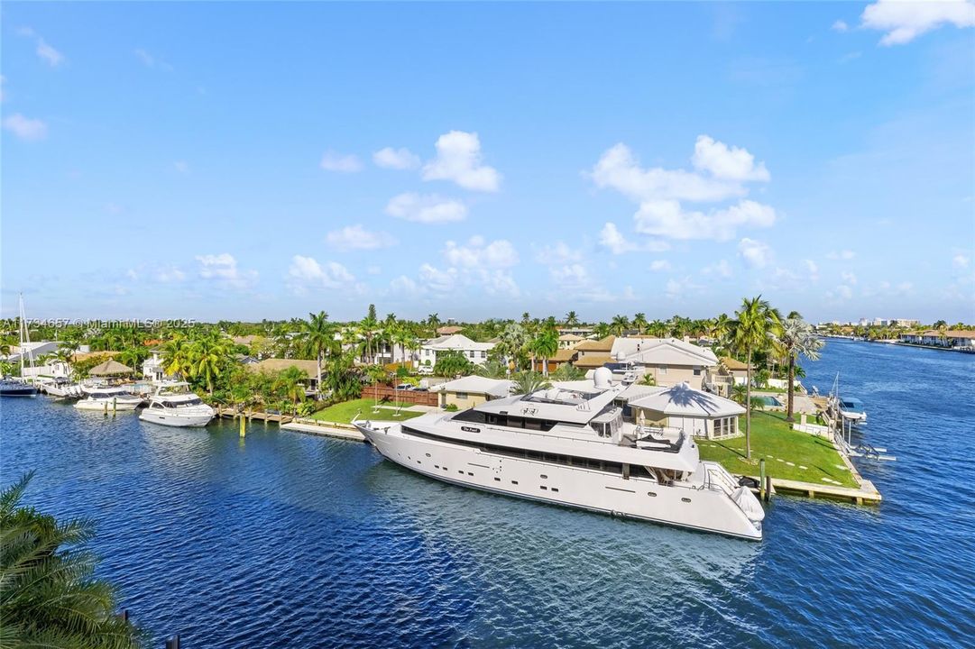 Recently Sold: $1,998,000 (3 beds, 3 baths, 2126 Square Feet)