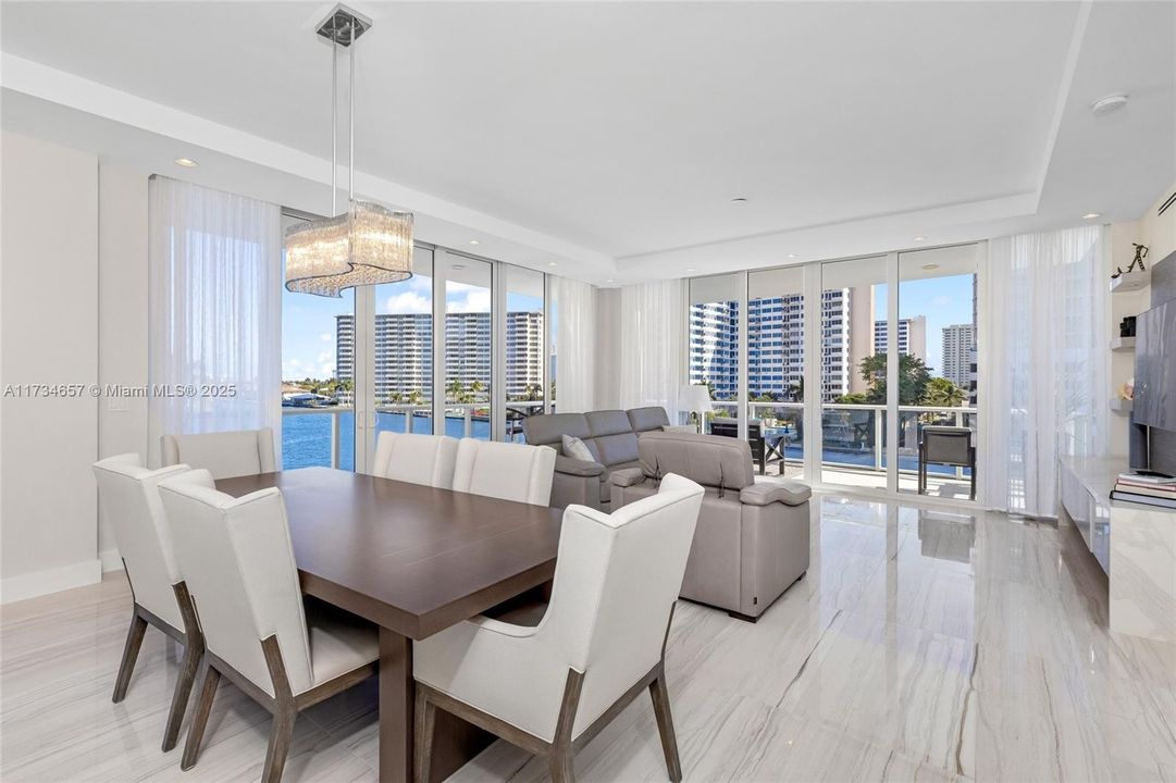 Recently Sold: $1,998,000 (3 beds, 3 baths, 2126 Square Feet)