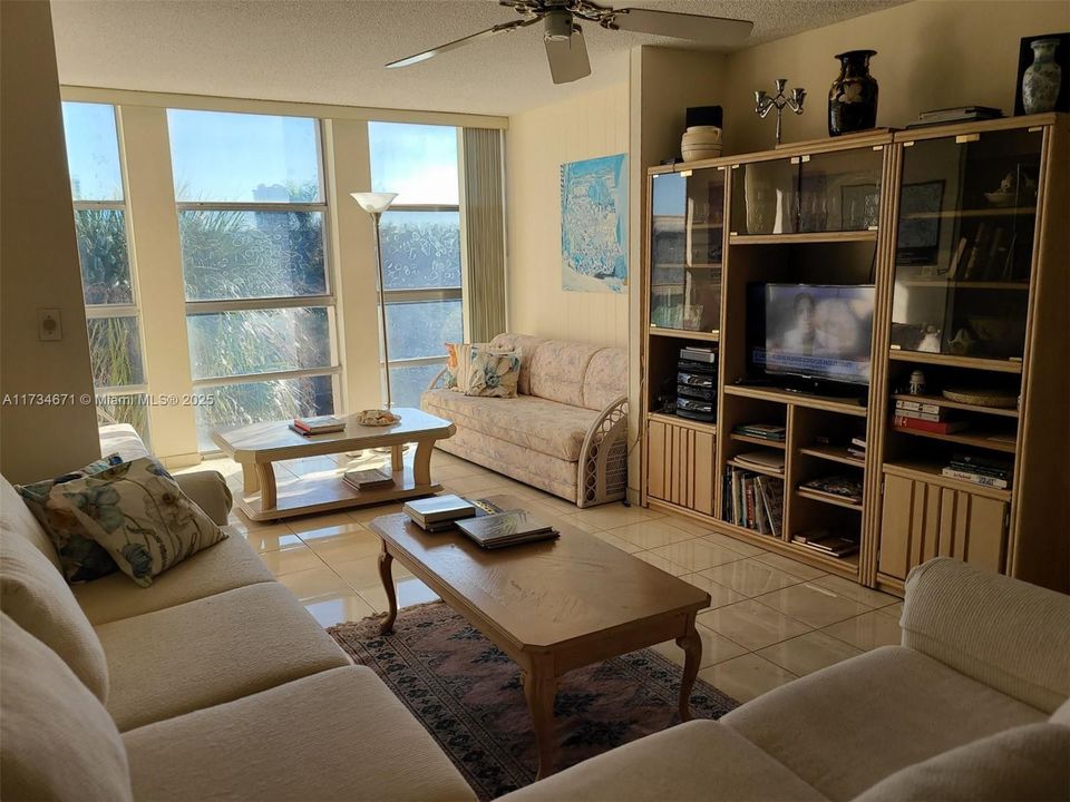 最近租的: $1,800 (1 贝兹, 1 浴室, 800 平方英尺)