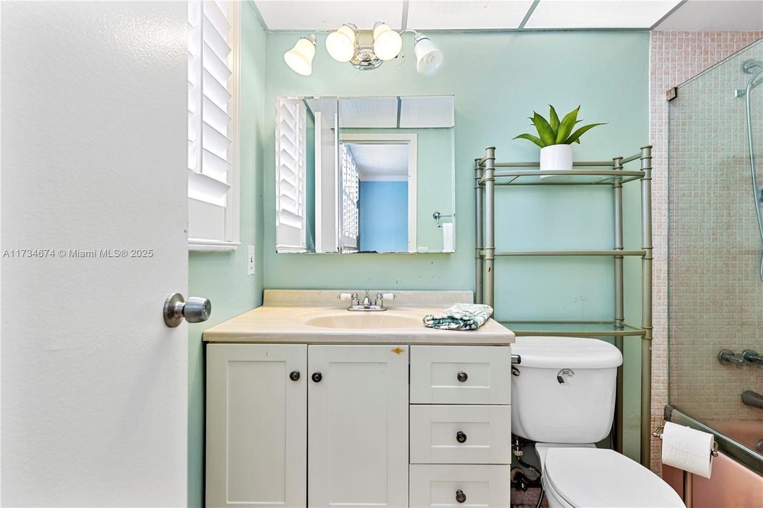 Active With Contract: $114,000 (2 beds, 2 baths, 1010 Square Feet)