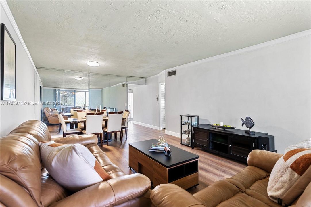 Active With Contract: $114,000 (2 beds, 2 baths, 1010 Square Feet)