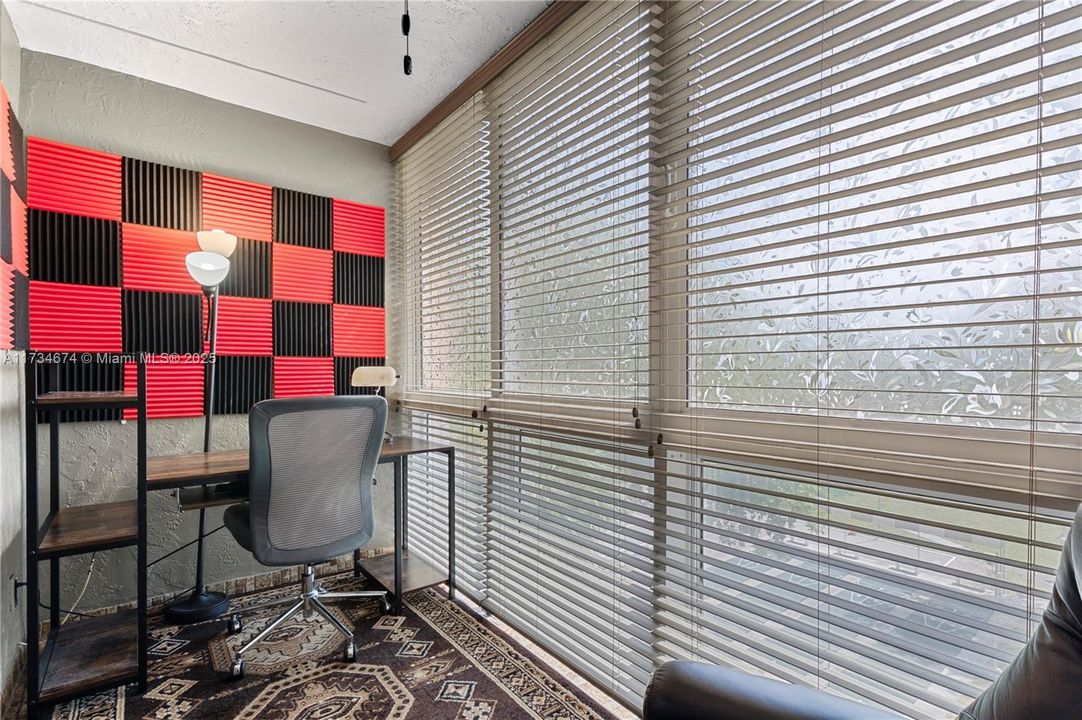 Active With Contract: $114,000 (2 beds, 2 baths, 1010 Square Feet)