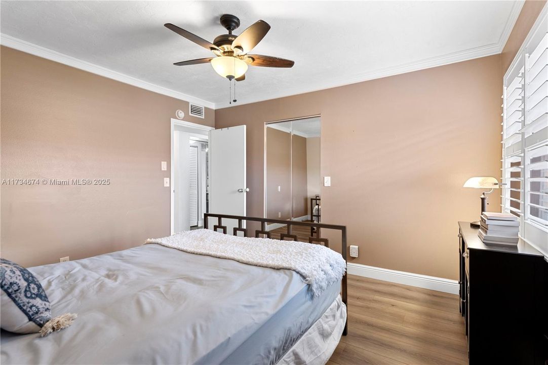 Active With Contract: $114,000 (2 beds, 2 baths, 1010 Square Feet)