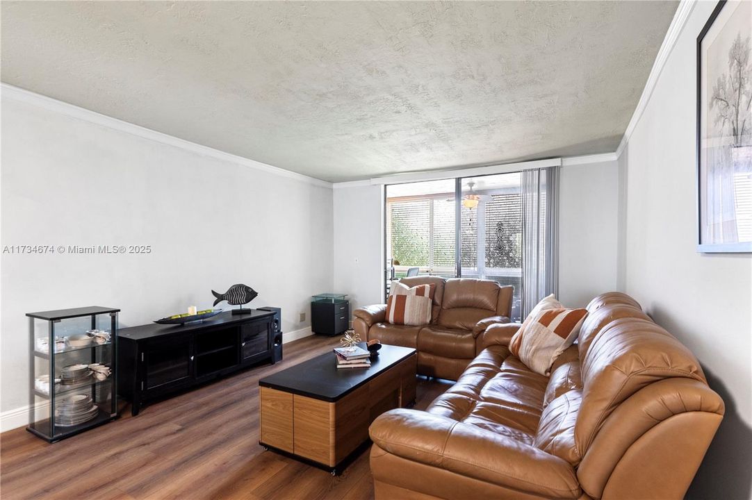 Active With Contract: $114,000 (2 beds, 2 baths, 1010 Square Feet)