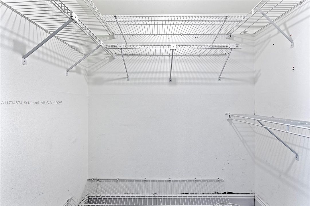 Active With Contract: $114,000 (2 beds, 2 baths, 1010 Square Feet)