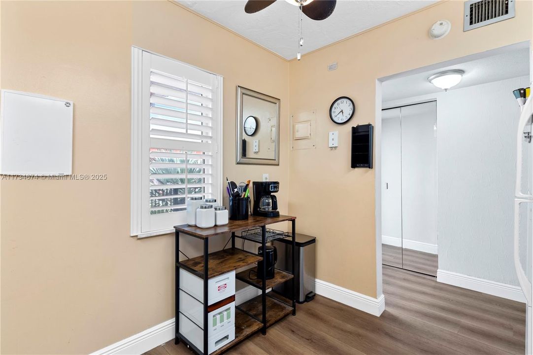 Active With Contract: $114,000 (2 beds, 2 baths, 1010 Square Feet)