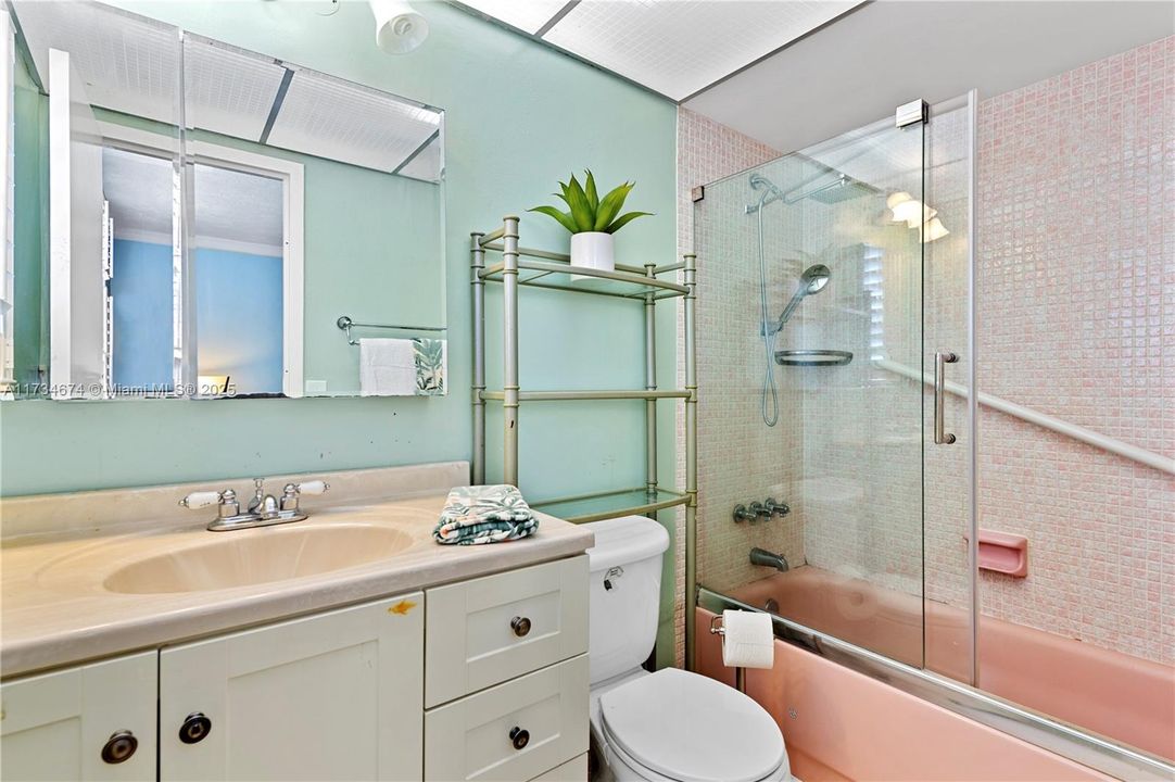 Active With Contract: $114,000 (2 beds, 2 baths, 1010 Square Feet)