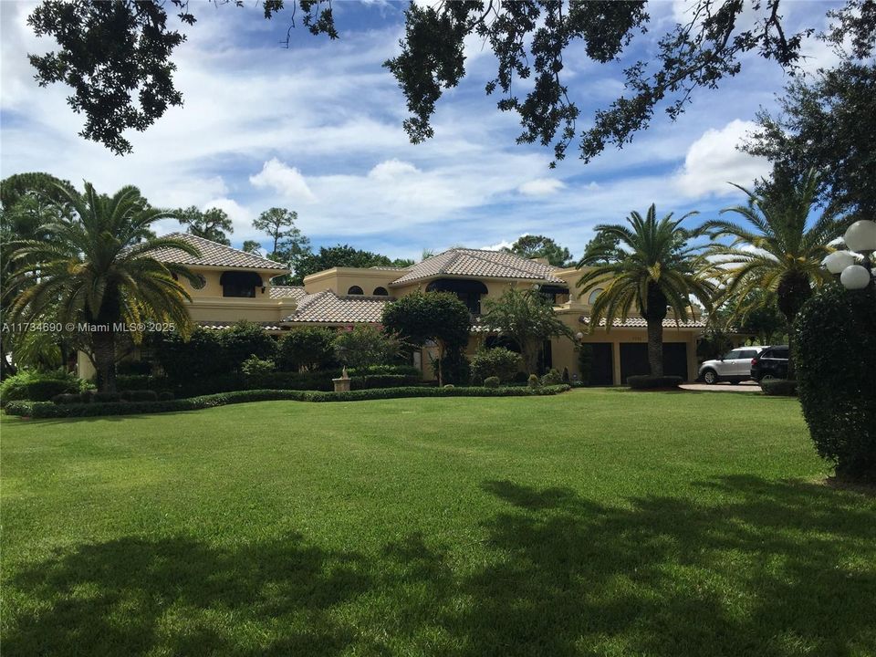 Recently Sold: $2,150,000 (7 beds, 6 baths, 7479 Square Feet)