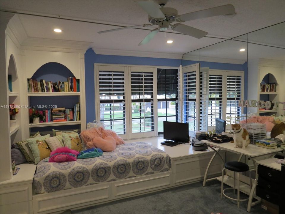 Recently Sold: $2,150,000 (7 beds, 6 baths, 7479 Square Feet)