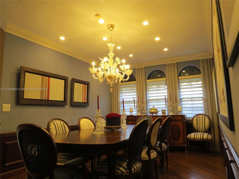 Recently Sold: $2,150,000 (7 beds, 6 baths, 7479 Square Feet)