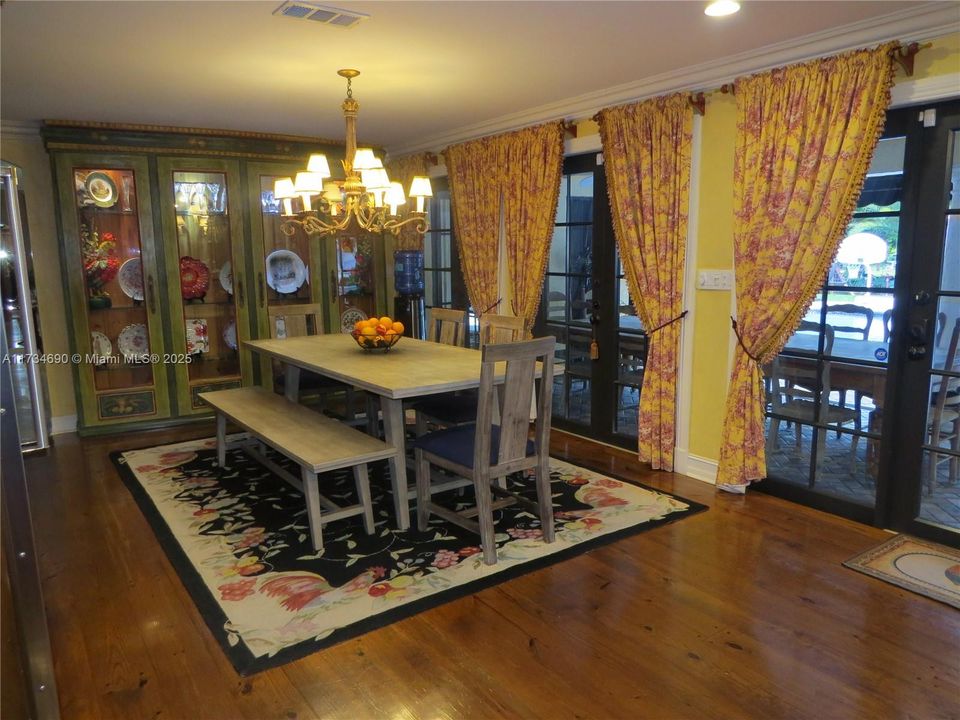 Recently Sold: $2,150,000 (7 beds, 6 baths, 7479 Square Feet)