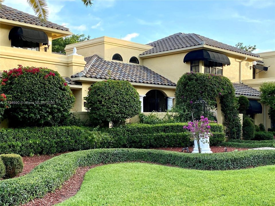 Recently Sold: $2,150,000 (7 beds, 6 baths, 7479 Square Feet)