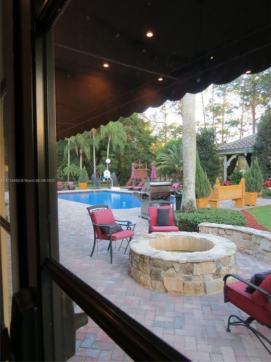 Recently Sold: $2,150,000 (7 beds, 6 baths, 7479 Square Feet)