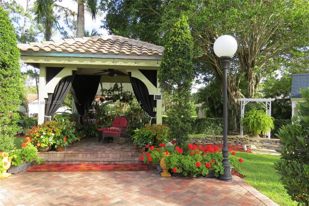 Recently Sold: $2,150,000 (7 beds, 6 baths, 7479 Square Feet)