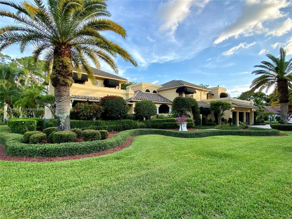 Recently Sold: $2,150,000 (7 beds, 6 baths, 7479 Square Feet)