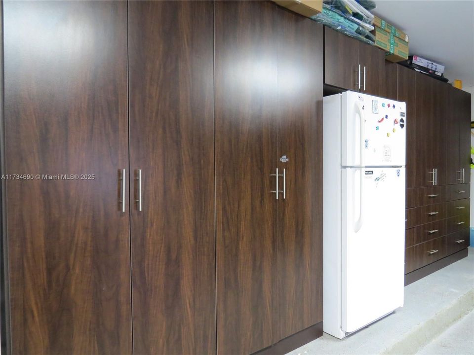 Recently Sold: $2,150,000 (7 beds, 6 baths, 7479 Square Feet)