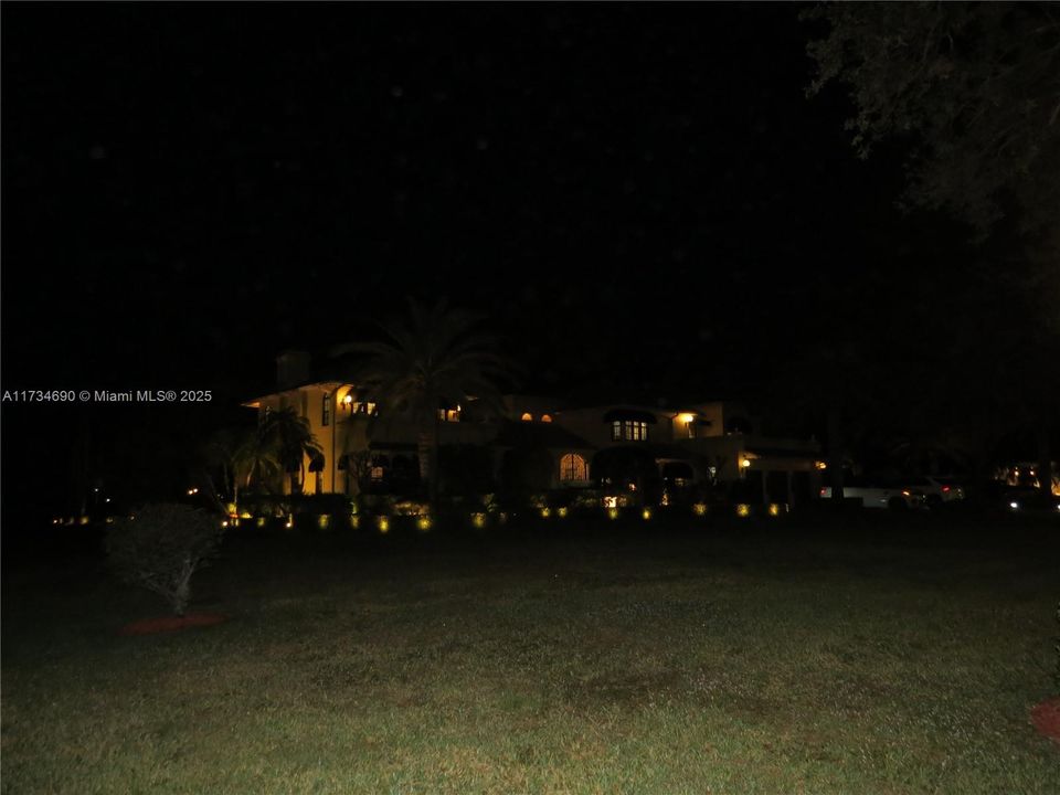 Recently Sold: $2,150,000 (7 beds, 6 baths, 7479 Square Feet)