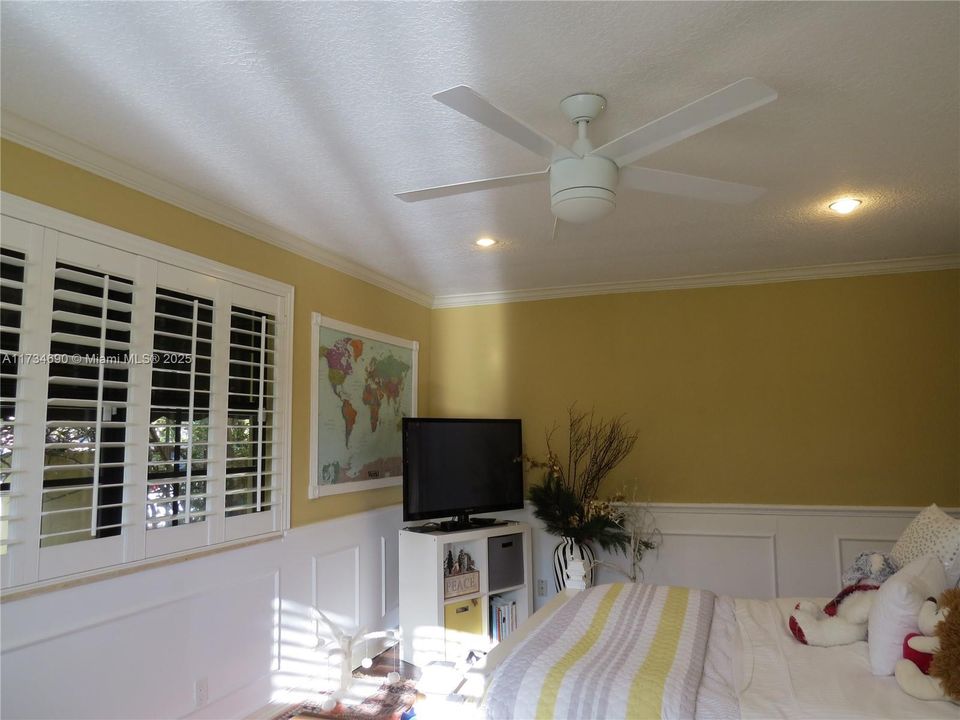 Recently Sold: $2,150,000 (7 beds, 6 baths, 7479 Square Feet)