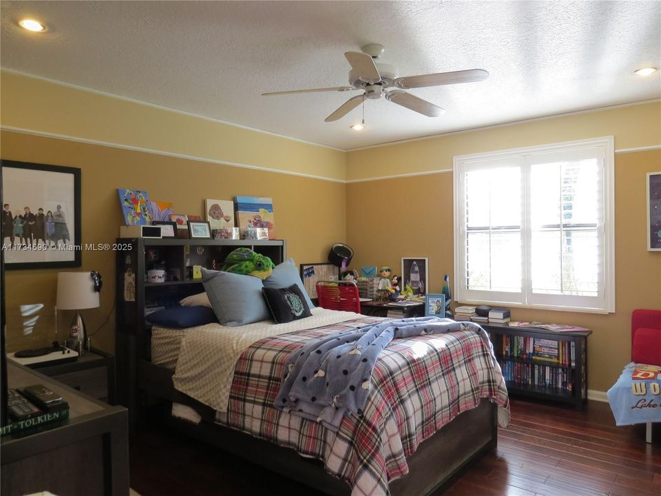 Recently Sold: $2,150,000 (7 beds, 6 baths, 7479 Square Feet)