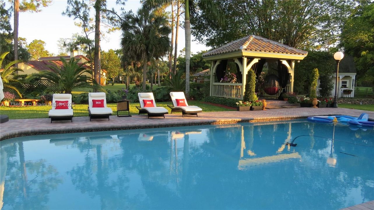 Recently Sold: $2,150,000 (7 beds, 6 baths, 7479 Square Feet)