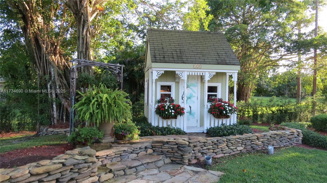 Recently Sold: $2,150,000 (7 beds, 6 baths, 7479 Square Feet)