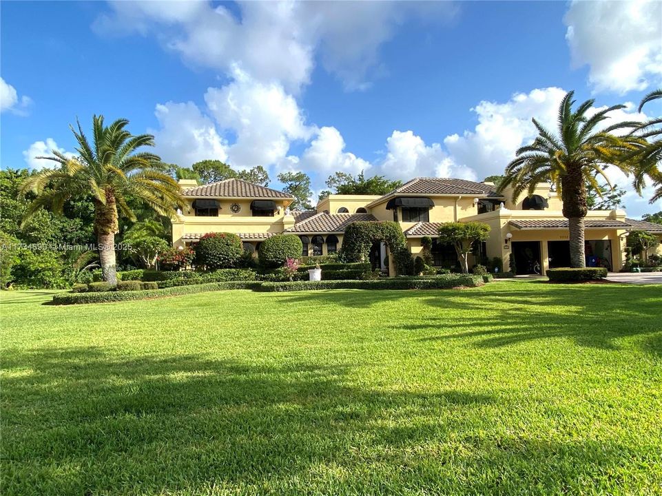 Recently Sold: $2,150,000 (7 beds, 6 baths, 7479 Square Feet)