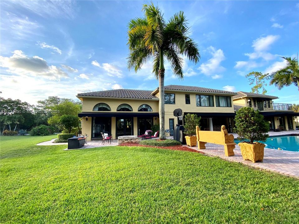 Recently Sold: $2,150,000 (7 beds, 6 baths, 7479 Square Feet)