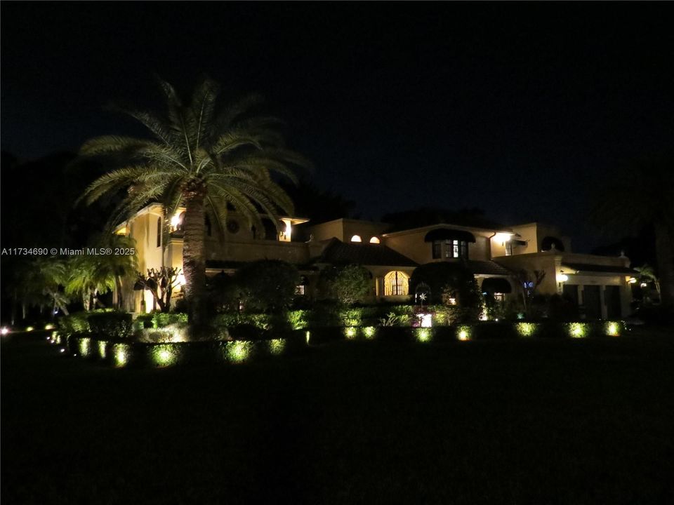 Recently Sold: $2,150,000 (7 beds, 6 baths, 7479 Square Feet)