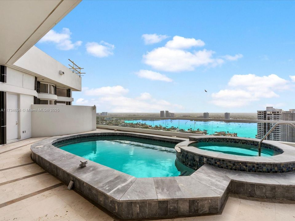 Active With Contract: $5,500,000 (6 beds, 8 baths, 9100 Square Feet)