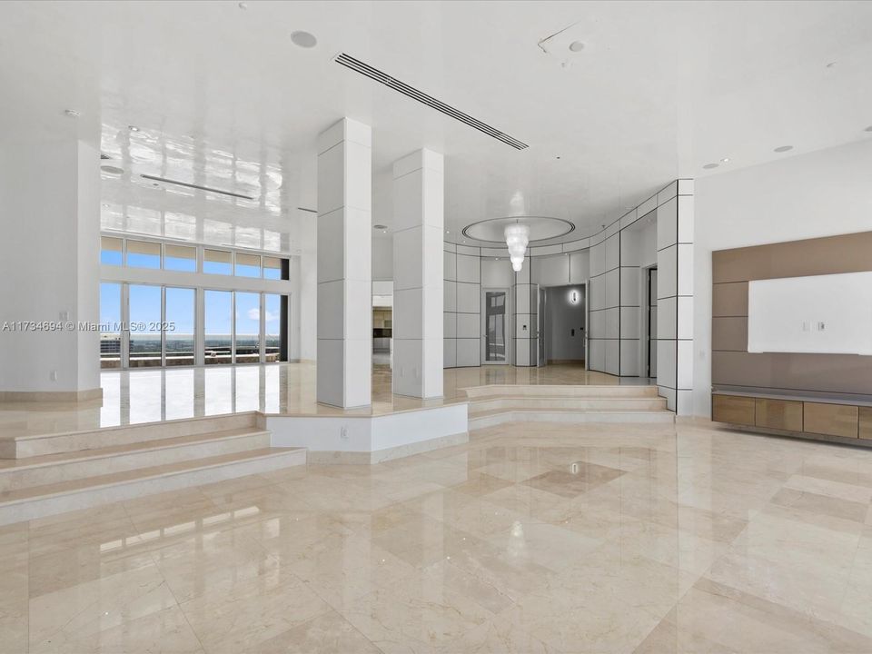 Active With Contract: $5,500,000 (6 beds, 8 baths, 9100 Square Feet)