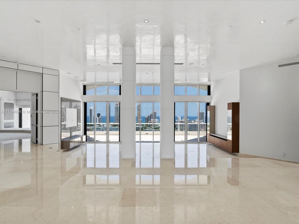 Active With Contract: $5,500,000 (6 beds, 8 baths, 9100 Square Feet)