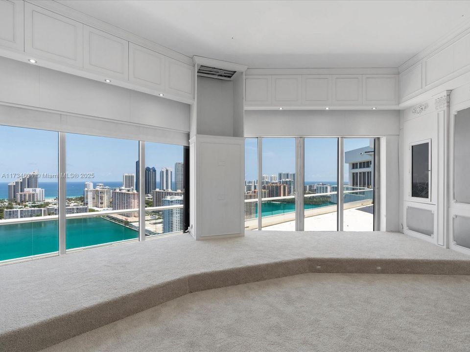 Active With Contract: $5,500,000 (6 beds, 8 baths, 9100 Square Feet)