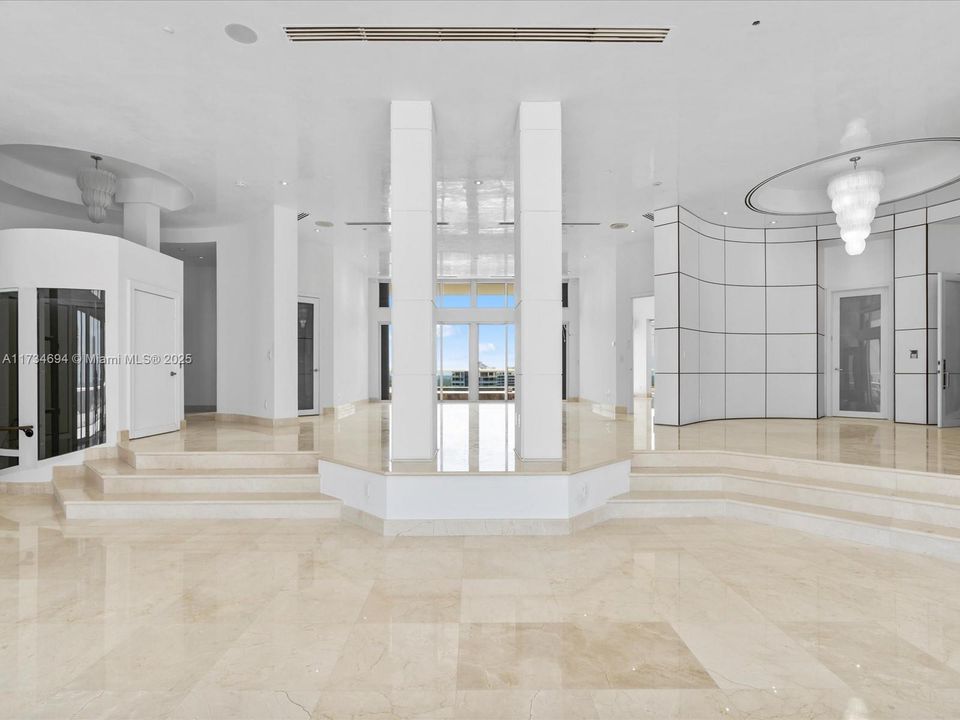 Active With Contract: $5,500,000 (6 beds, 8 baths, 9100 Square Feet)