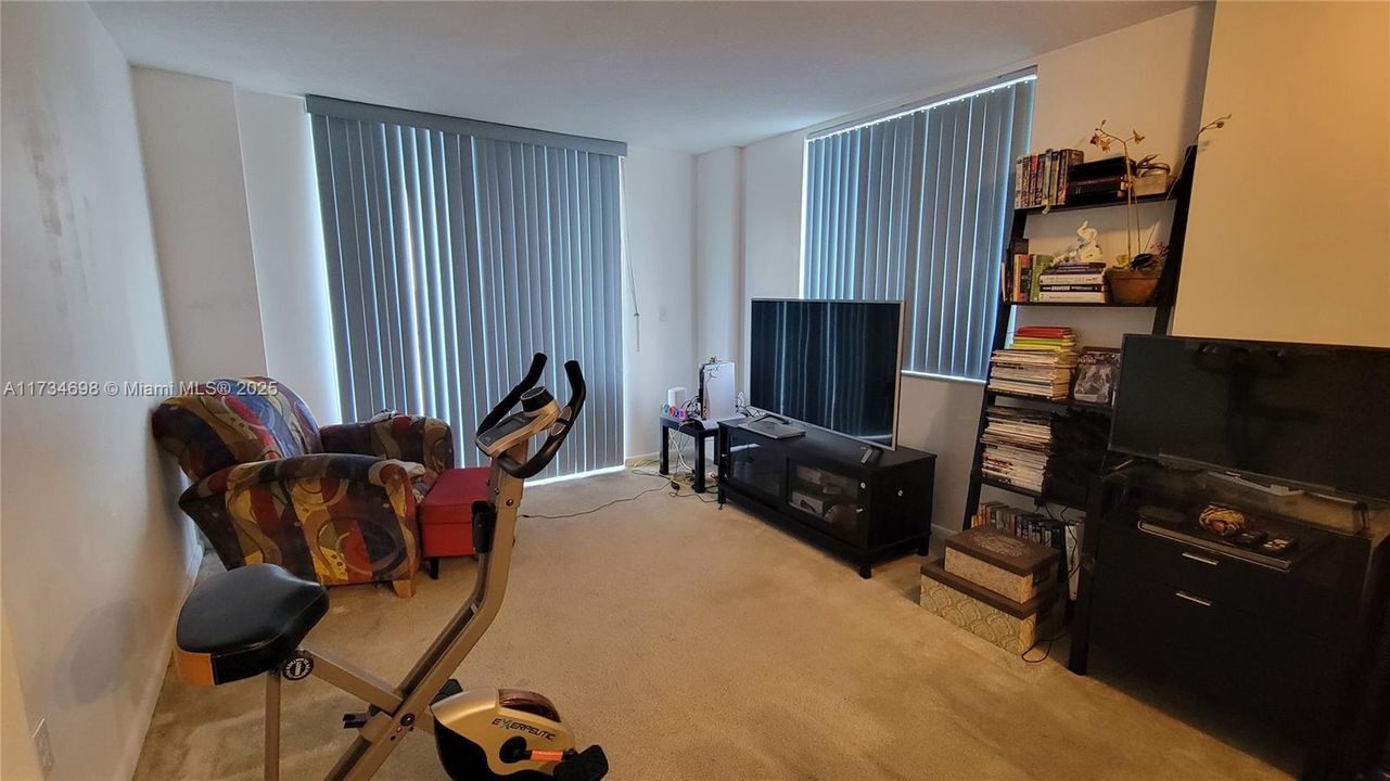 For Sale: $330,000 (2 beds, 2 baths, 798 Square Feet)