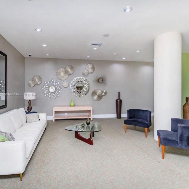 待售: $399,000 (2 贝兹, 2 浴室, 1020 平方英尺)