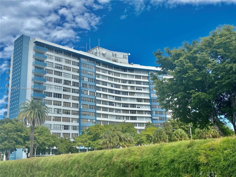 待售: $399,000 (2 贝兹, 2 浴室, 1020 平方英尺)