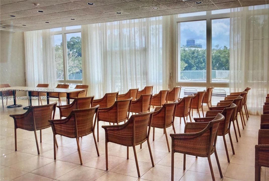 待售: $399,000 (2 贝兹, 2 浴室, 1020 平方英尺)