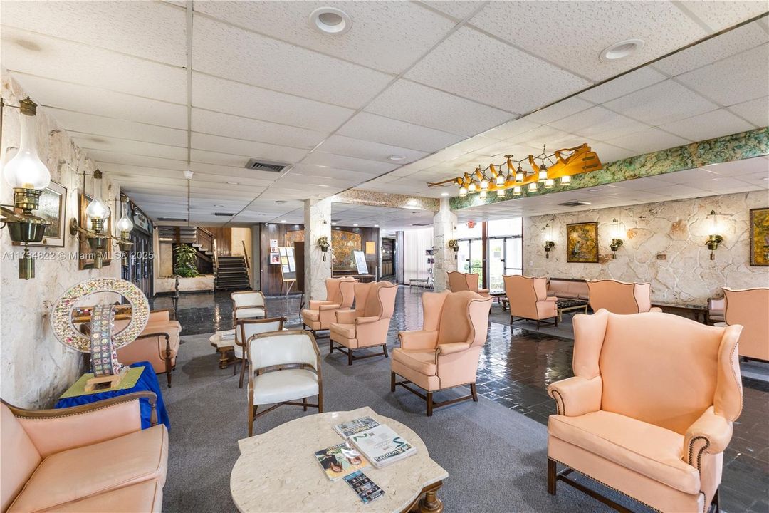 待售: $179,900 (1 贝兹, 1 浴室, 763 平方英尺)