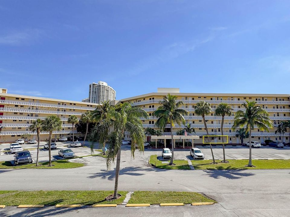 待售: $179,900 (1 贝兹, 1 浴室, 763 平方英尺)