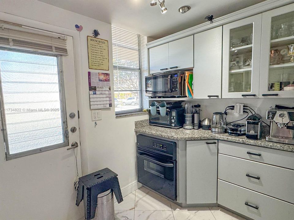 待售: $179,900 (1 贝兹, 1 浴室, 763 平方英尺)