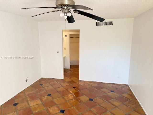 Recientemente alquilado: $1,900 (2 camas, 2 baños, 994 Pies cuadrados)