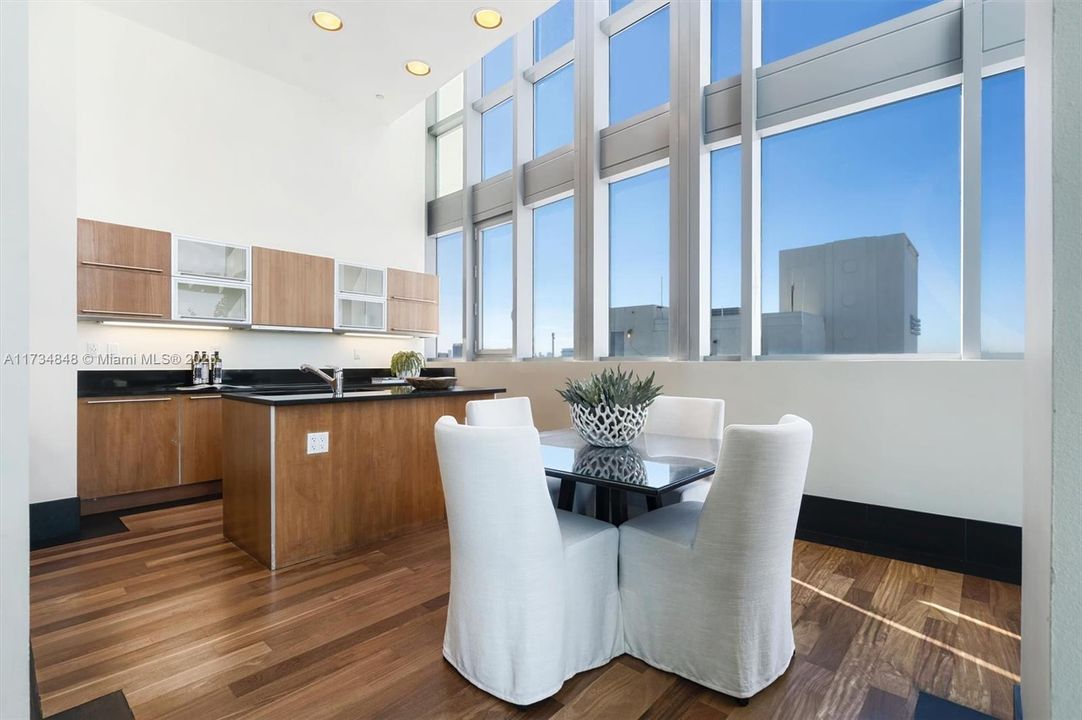 Recently Sold: $3,500,000 (2 beds, 2 baths, 1565 Square Feet)