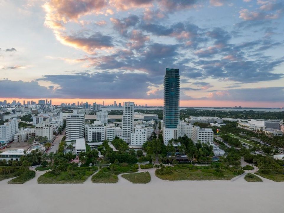 Recently Sold: $3,500,000 (2 beds, 2 baths, 1565 Square Feet)