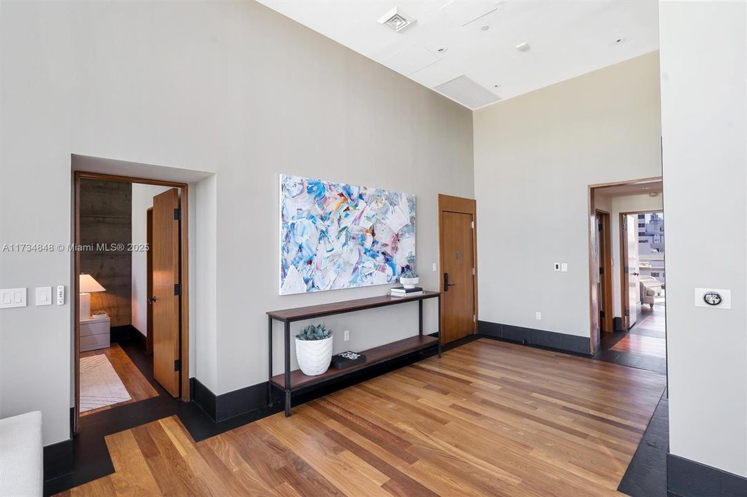 Recently Sold: $3,500,000 (2 beds, 2 baths, 1565 Square Feet)