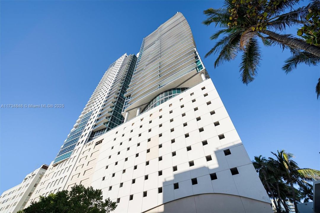 Recently Sold: $3,500,000 (2 beds, 2 baths, 1565 Square Feet)