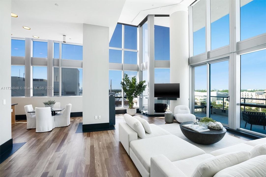 Recently Sold: $3,500,000 (2 beds, 2 baths, 1565 Square Feet)