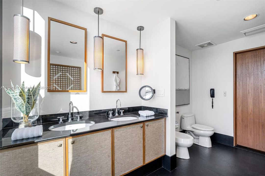Recently Sold: $3,500,000 (2 beds, 2 baths, 1565 Square Feet)