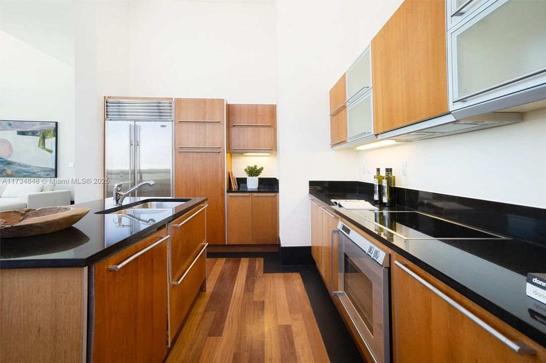 Recently Sold: $3,500,000 (2 beds, 2 baths, 1565 Square Feet)